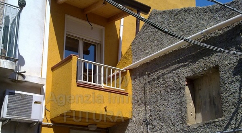 Rif. 318 - Mazzarrà S. Andrea - Casa singola in VENDITA Rif. 318 - Mazzarrà S. Andrea - Casa singola in VENDITA