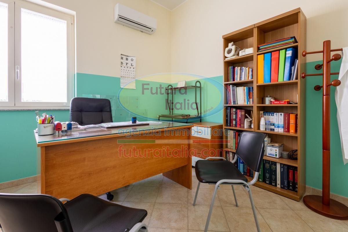 Rif. 539 | Terme Vigliatore | Ufficio/Studio al piano terra con cortile