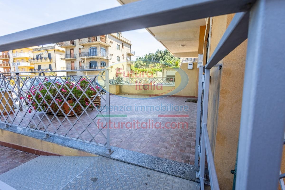 Rif. 539 | Terme Vigliatore | Ufficio/Studio al piano terra con cortile
