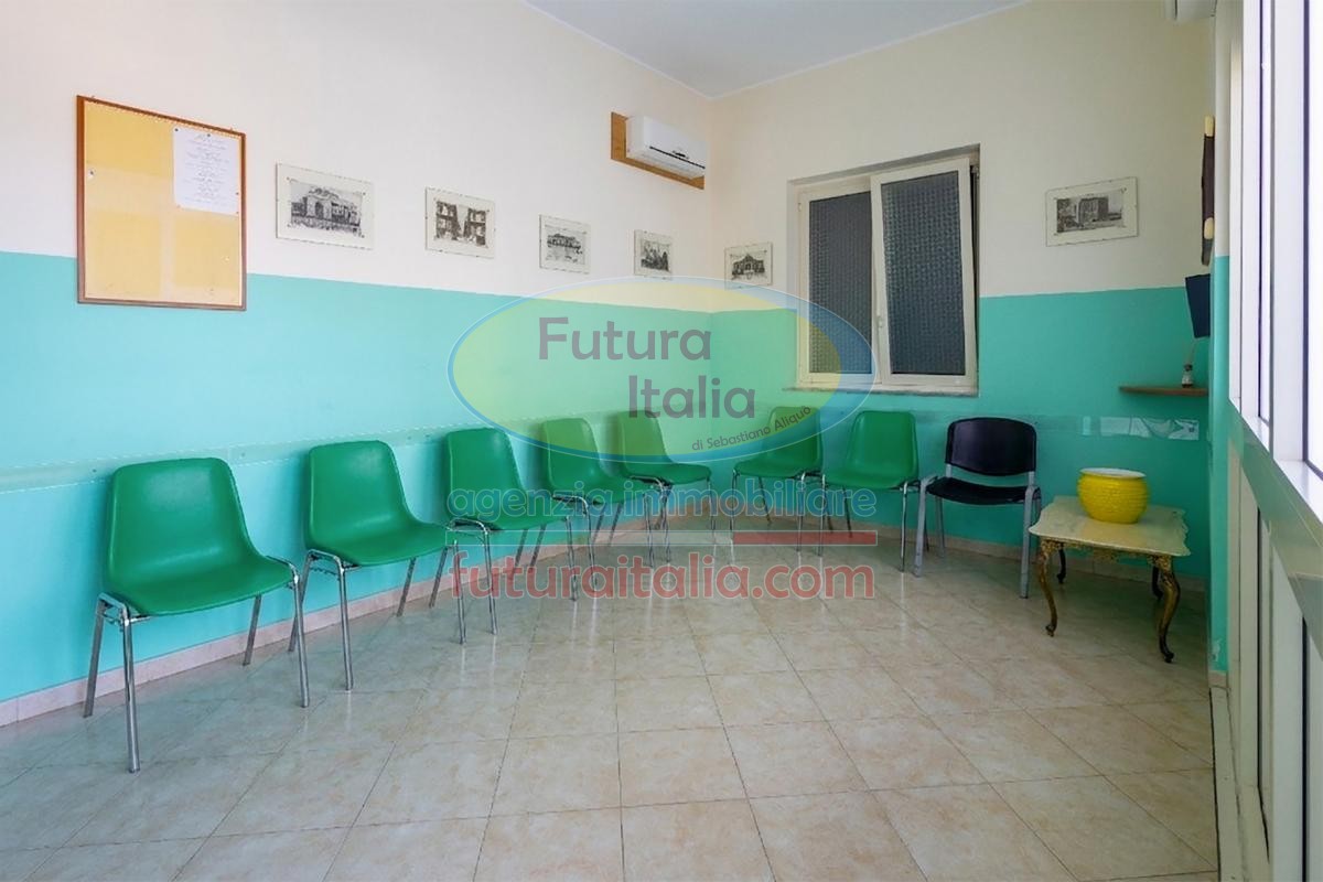 Rif. 539 | Terme Vigliatore | Ufficio/Studio al piano terra con cortile