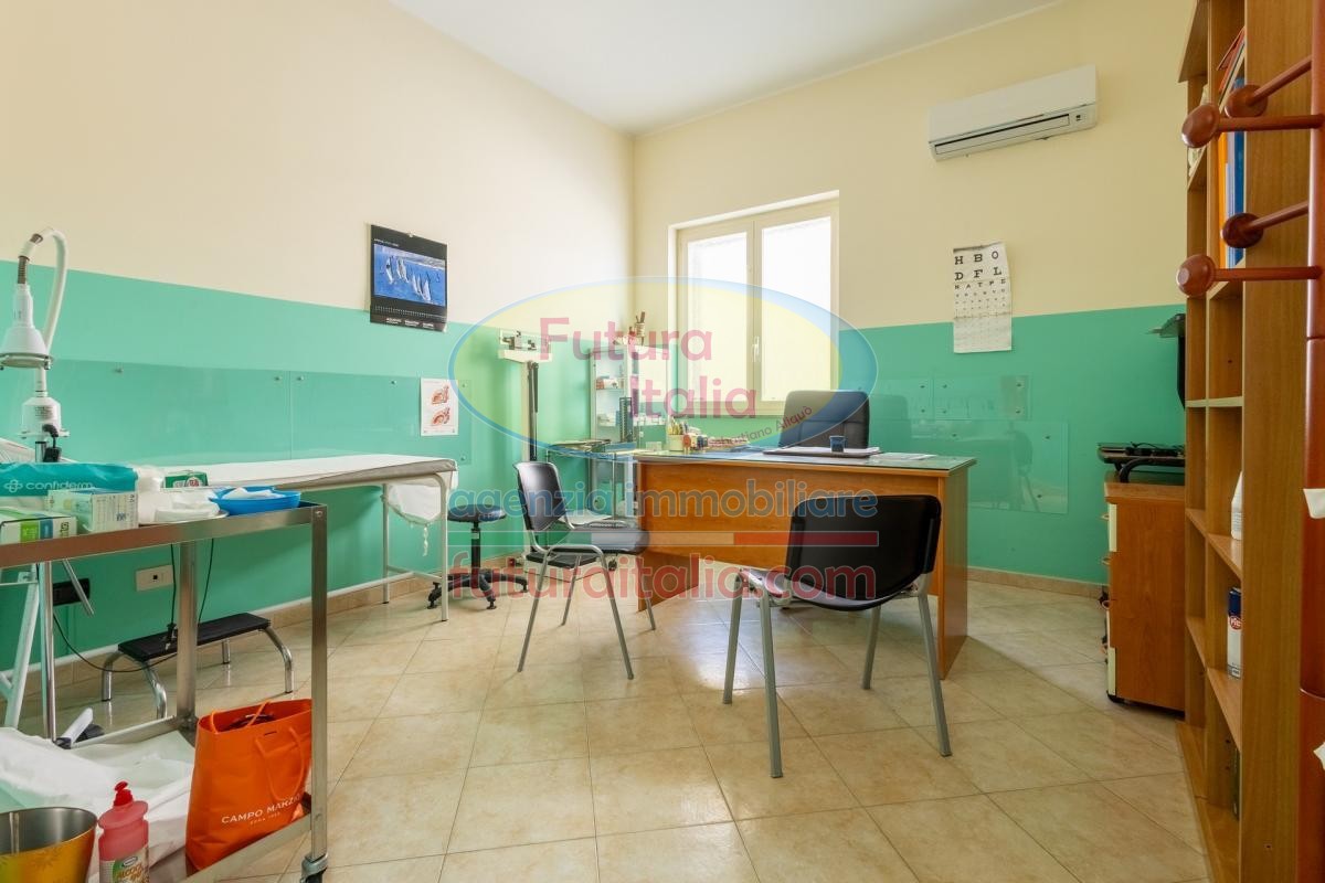Rif. 539 | Terme Vigliatore | Ufficio/Studio al piano terra con cortile