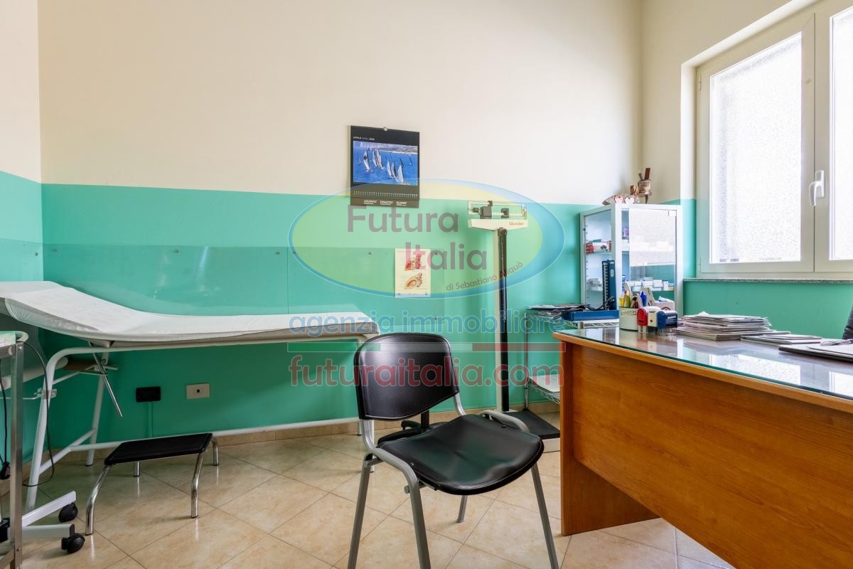 Rif. 539 | Terme Vigliatore | Ufficio/Studio al piano terra con cortile