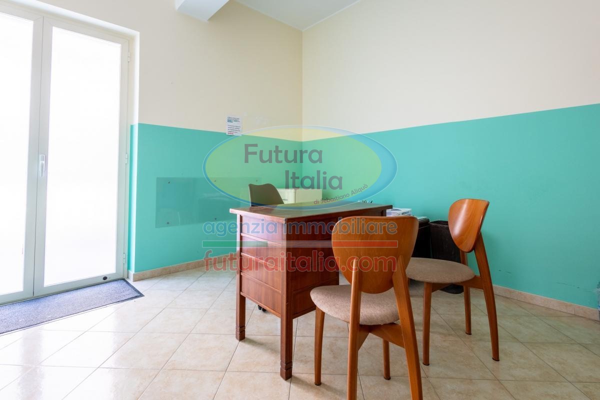 Rif. 539 | Terme Vigliatore | Ufficio/Studio al piano terra con cortile