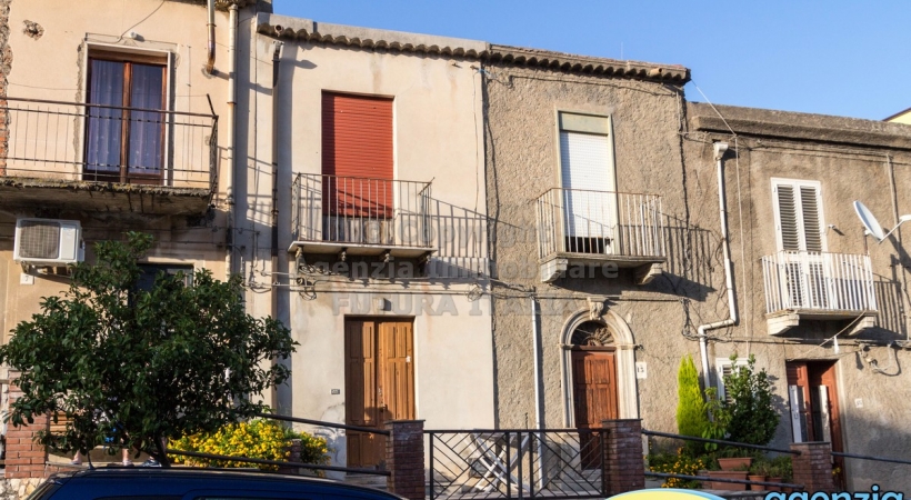 Rif. 453 - Rodì Milici - Casa singola in zona centrale in VENDITA Rif. 453 - Rodì Milici - Casa singola in zona centrale in VENDITA