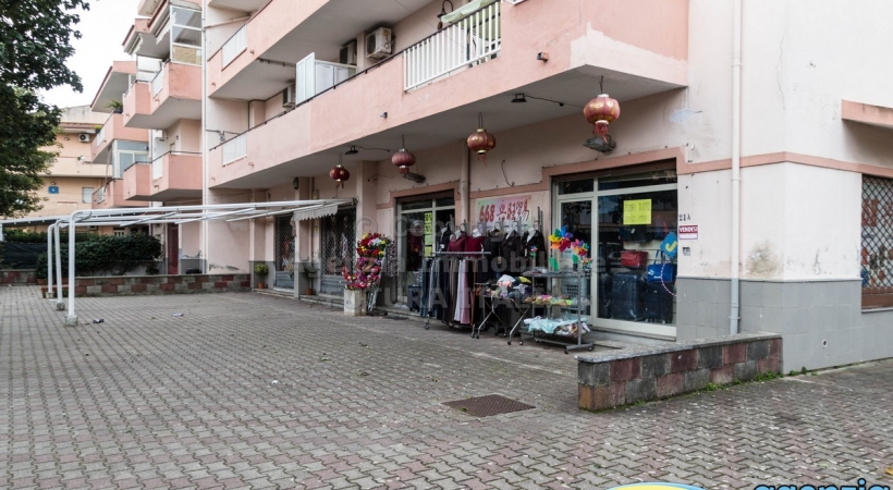 Rif. 468 - Terme Vigliatore - Locale commerciale con cortile in VENDITA Rif. 468 - Terme Vigliatore - Locale commerciale con cortile in VENDITA