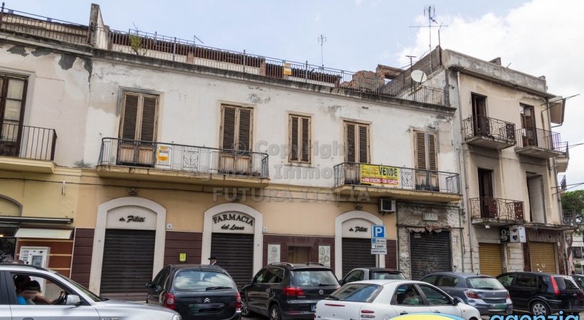 Rif. 450 - Barcellona P.G. - In zona centralissima ampio intero piano primo in VENDITA Rif. 450 - Barcellona P.G. - In zona centralissima ampio intero piano primo in VENDITA